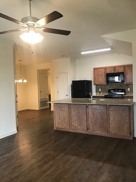 275 Olaf Drive - B — Photo 3