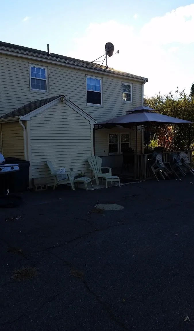 4 bed, 1900 sqft, $3,800 — Photo 2