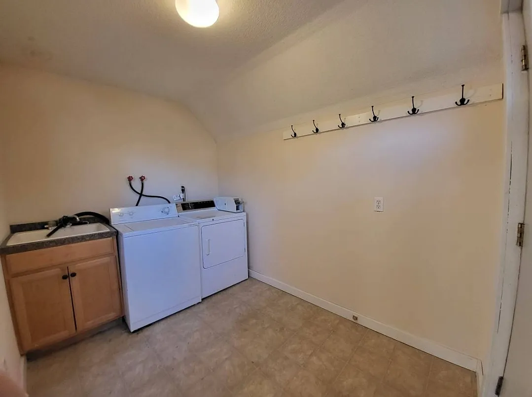 3 bed, 1200 sqft, $1,850 — Photo 2