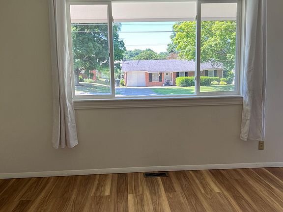 4th image of 5 Eastmoor Dr