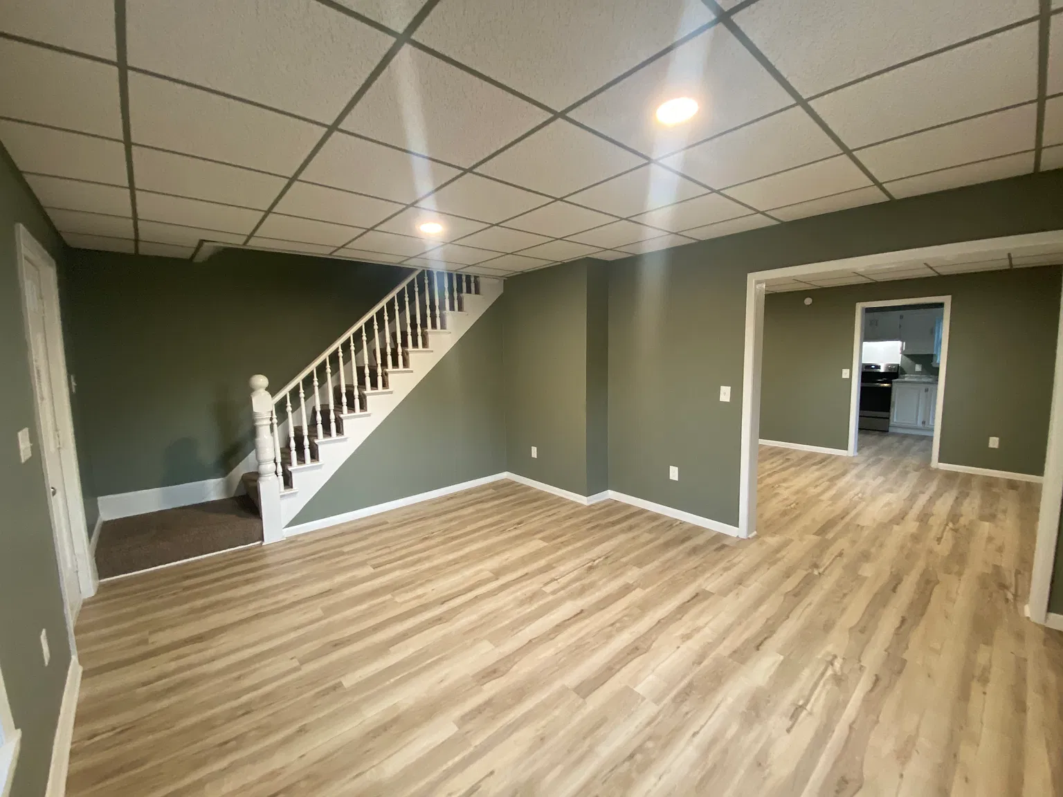 3 bed, 1.5 bath, 1037 sqft, $1,000 — Photo 2