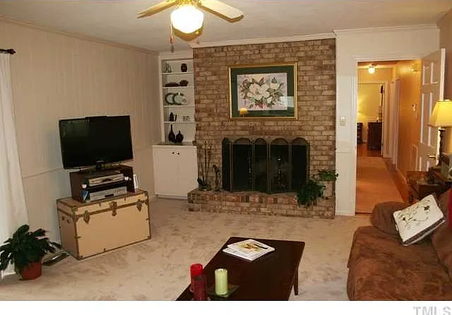 810 Churchill Dr — Photo 6