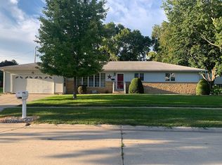 630 6th St SW, Britt, IA 50423