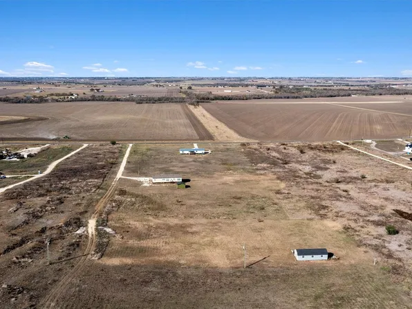 422 County Road 451, Coupland, TX 78615