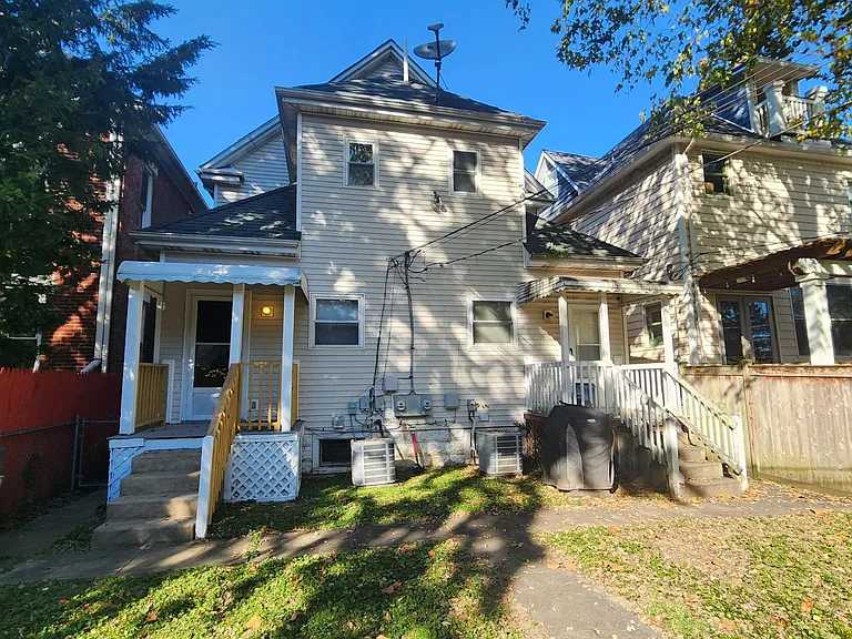 1253 Eastwood Ave — Photo 7