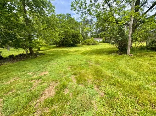 625 W Grayson St, Hillsville, VA 24343