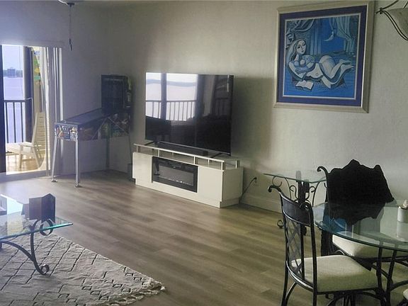 4th image of 1901 Clifford St APT 903