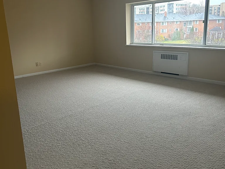 2415 Six East Ave #6 — Photo 8