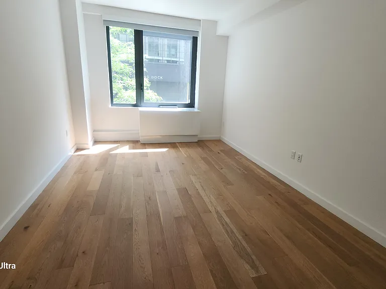 411 35th St #2G — Photo 14