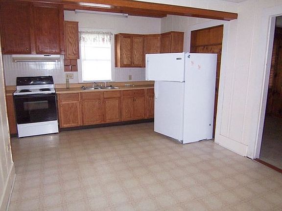 3rd image of 1210 Canal Blvd