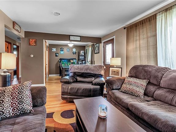 5th image of 275 Orchard Pl