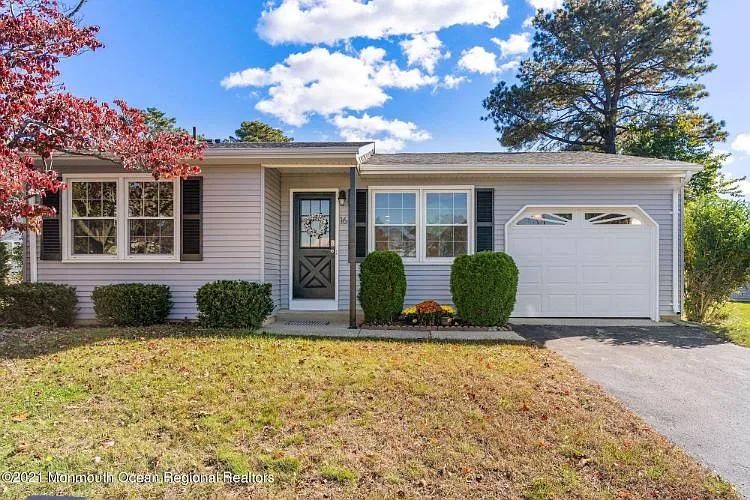 16 Hummingbird Ln photo 1