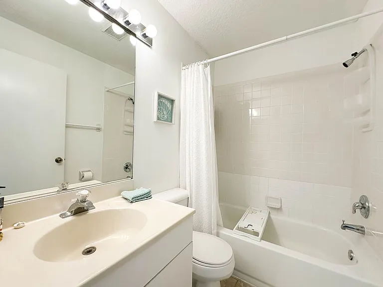 2444 SE Garden Ter — Photo 12
