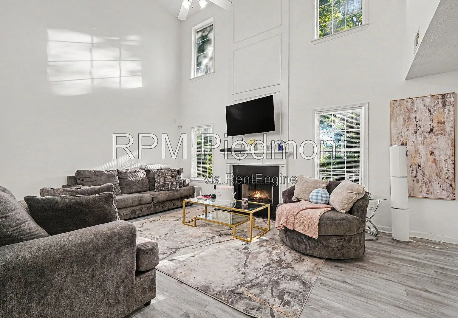 3 bed, 2.5 bath, 2055 sqft, $2,200 — Photo 2