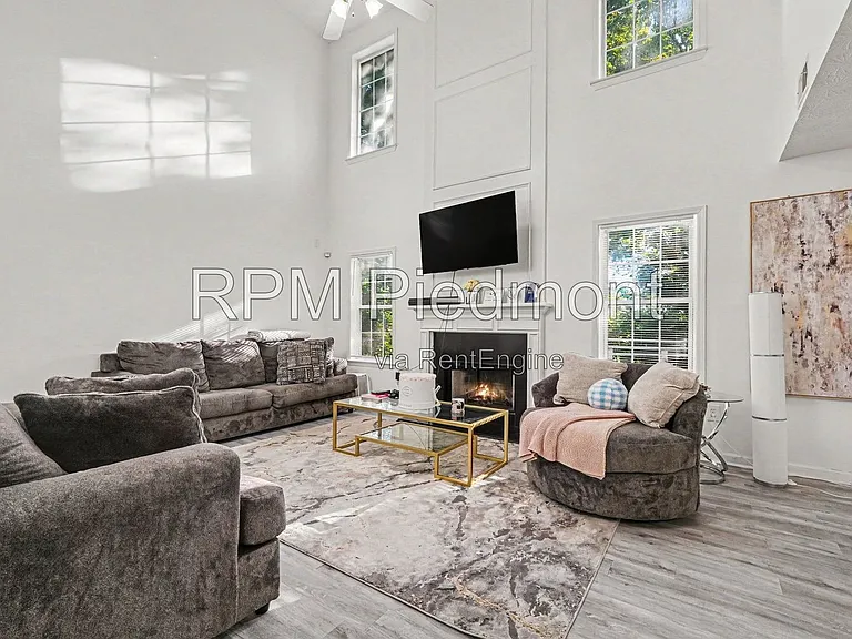 550 Claudel Ct SW — Photo 2