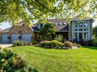 1040 W Cove Ln, Mound, MN 55364