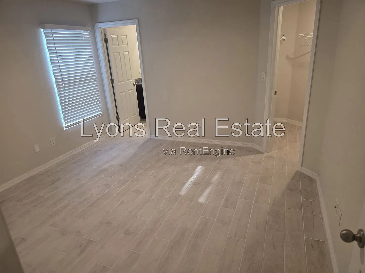 2 bed, 2.0 bath, 1363 sqft, $1,495 — Photo 2
