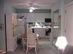 Nice kitchen/ dining area