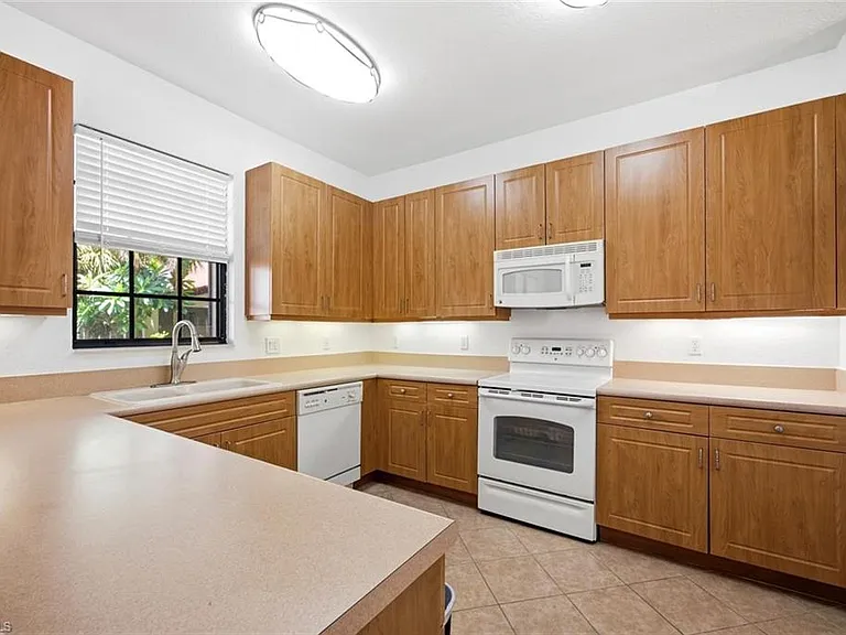 7631 Bristol Cir — Photo 12