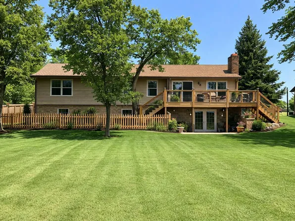 265 Indian Trl, Munith, MI 49259