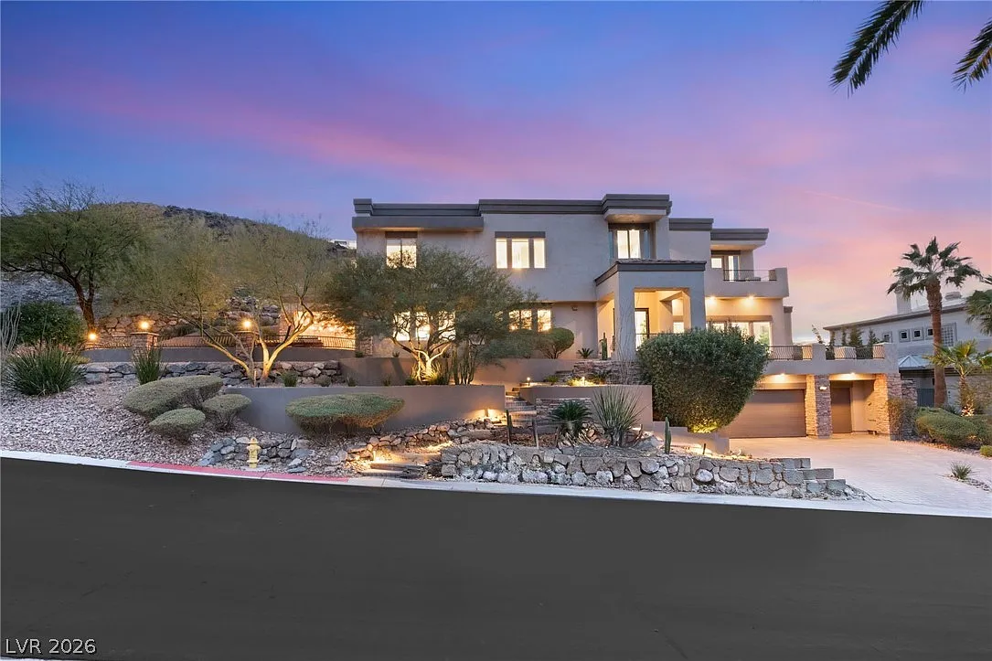 4 bed, 6.0 bath, 5523 sqft, $18,000 — Photo 1