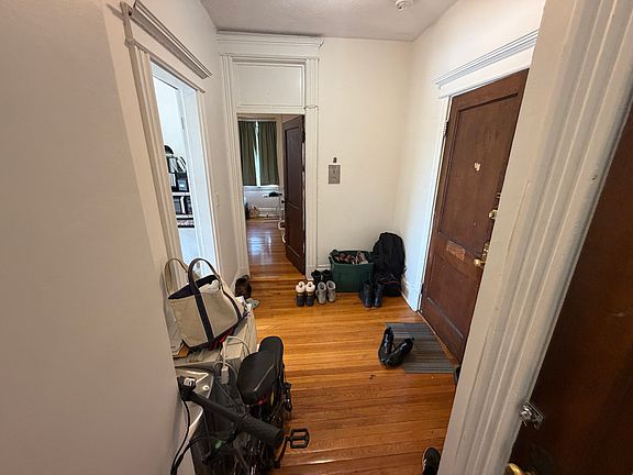 4th image of 31 Saint Lukes Rd APT 16