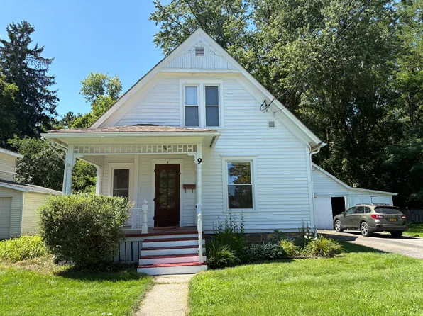 9 Crescent St, Canton, NY 13617