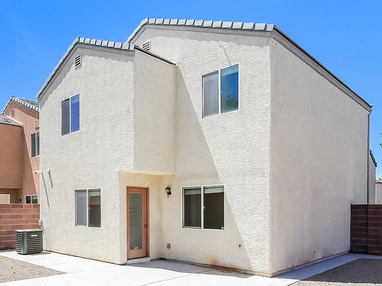9205 Millikan Ave — Photo 17