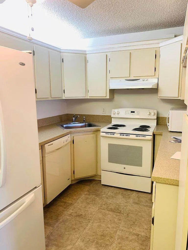 2 bed, 2.0 bath, 1111 sqft, $2,000 — Photo 4