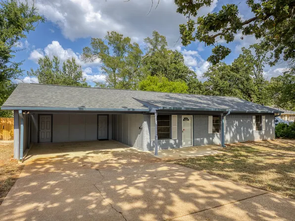 130 Hillcrest Dr, Palestine, TX 75801