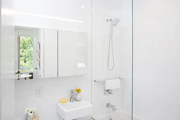 Rented by Solace SMC Inc | media 15