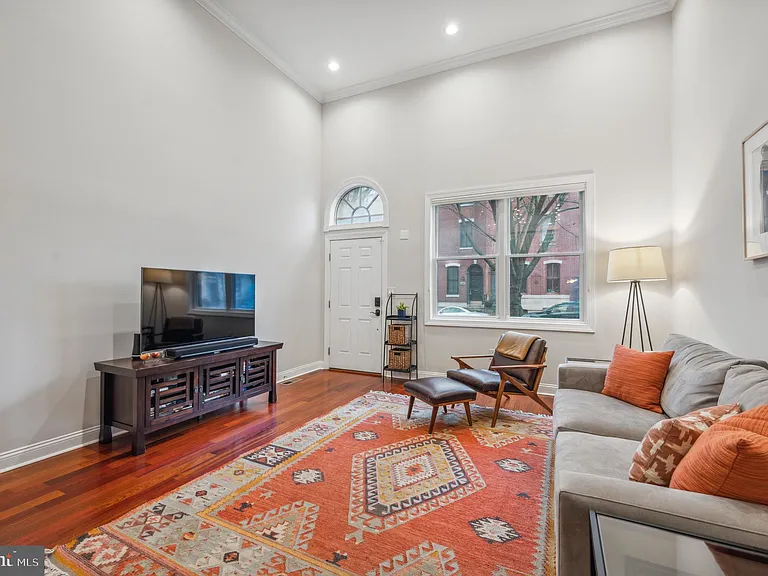 1802 Christian St — Photo 13