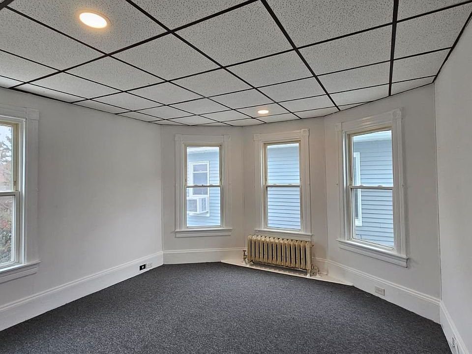 1st image of 230 N 10th St Floor 1
