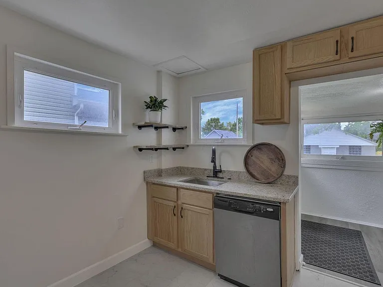 1411 Genessee Ave #43211 — Photo 12