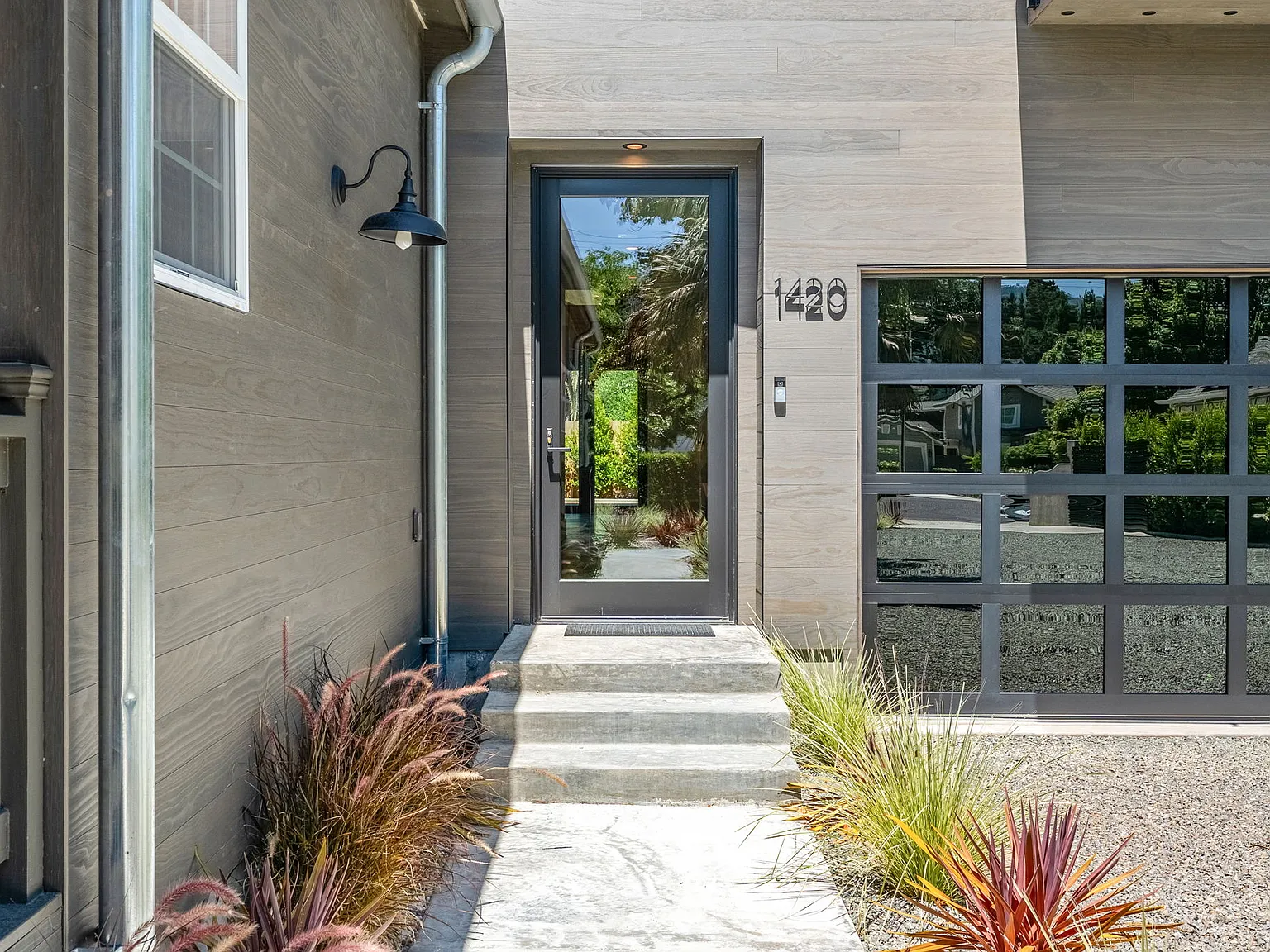 3 bed, 3.5 bath, 3600 sqft, $12,500 — Photo 3