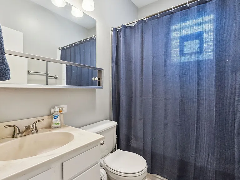2443 N Greenview Ave #2 — Photo 12