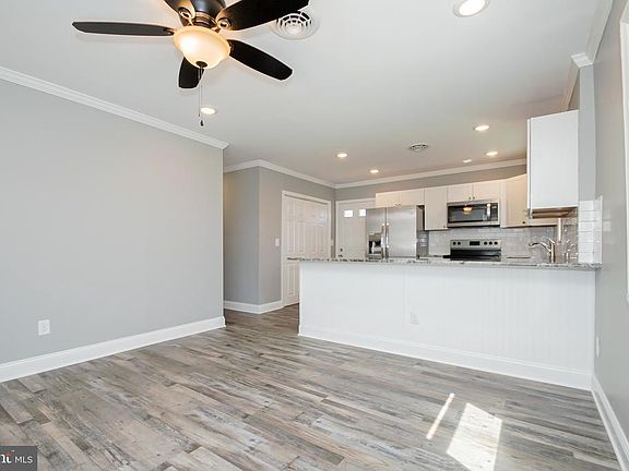 3rd image of 427 Bethune Dr