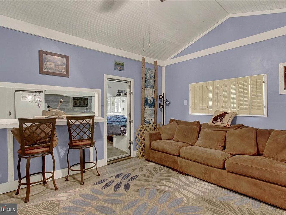 7th image of 89 Oak Ln