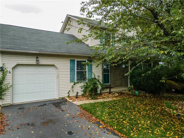 221 Jubilee Dr, Easton, PA 18040