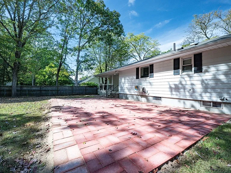 557 Maple Rd #1 — Photo 8