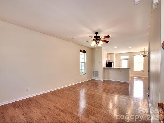 3rd image of 6944 Colonial Garden Dr