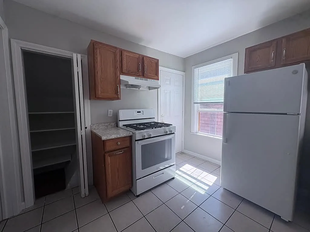 2 bed, $1,550 — Photo 3