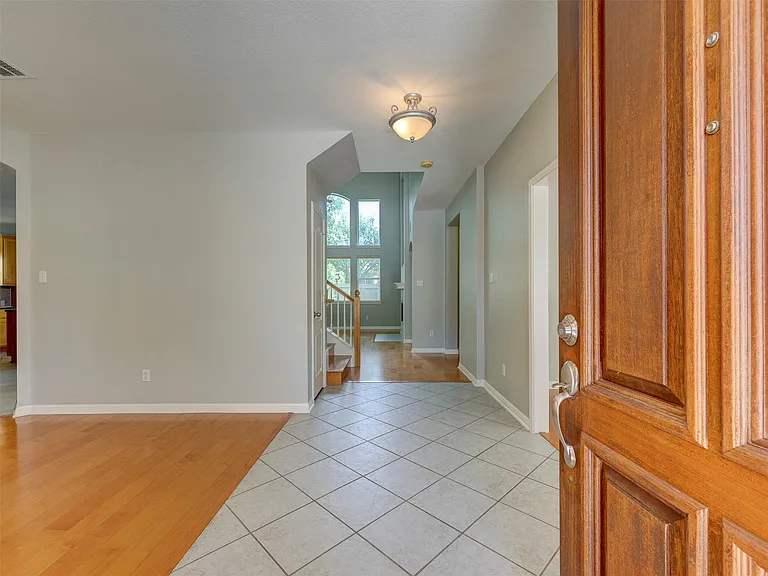 1554 Homewood Cir — Photo 7