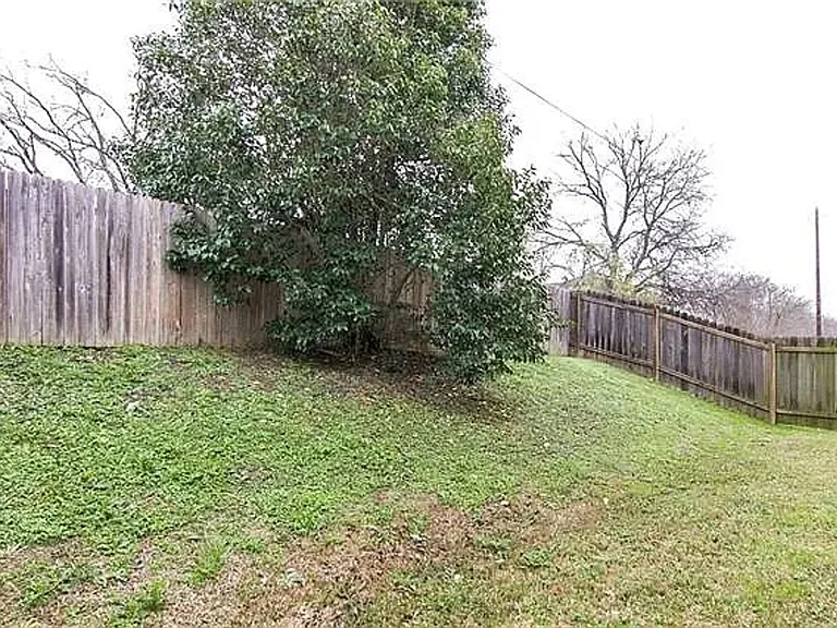 5913 Red Bud Ridge Ln — Photo 7