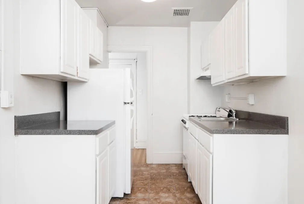 Embassy Apartments — Photo 3