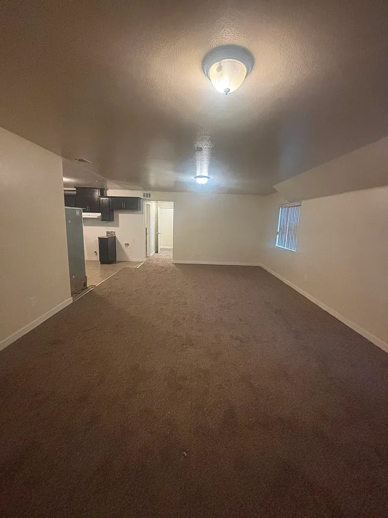 5 bed, 1866 sqft, $4,200 — Photo 2