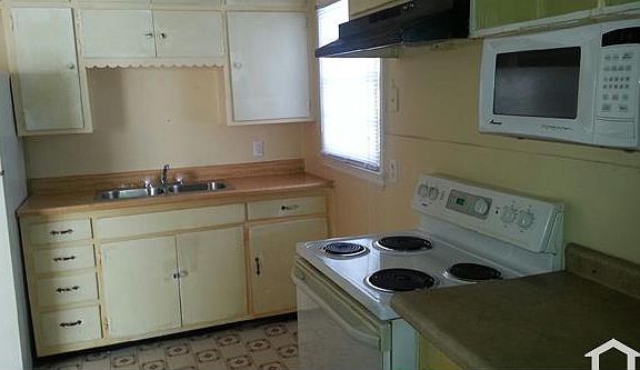 5th image of 3207 N Bolton Ave