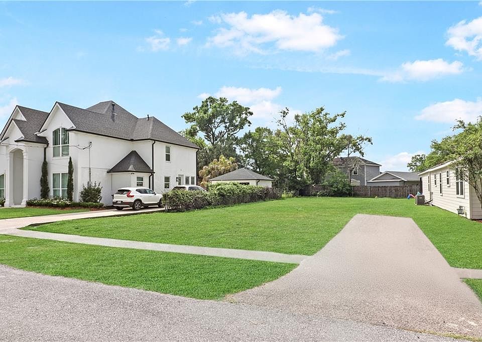 2nd image of 524 Posey Ave