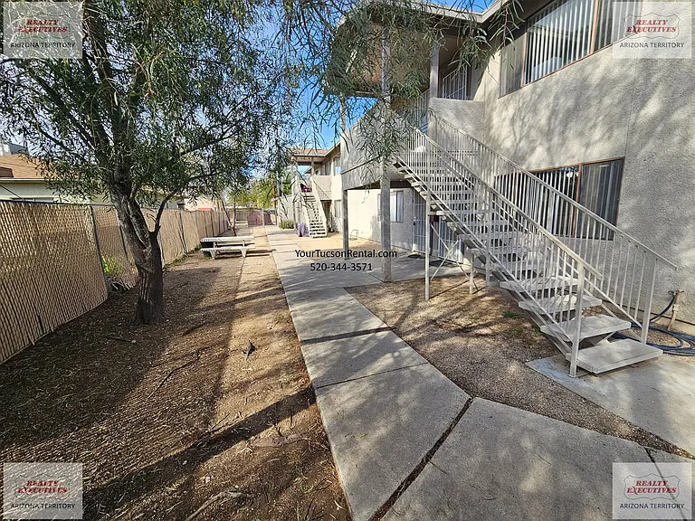 916 S 4th Avenue - Casitas Del Oeste — Photo 1