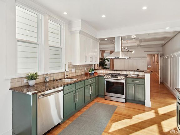 4th image of 31 Camp St #B